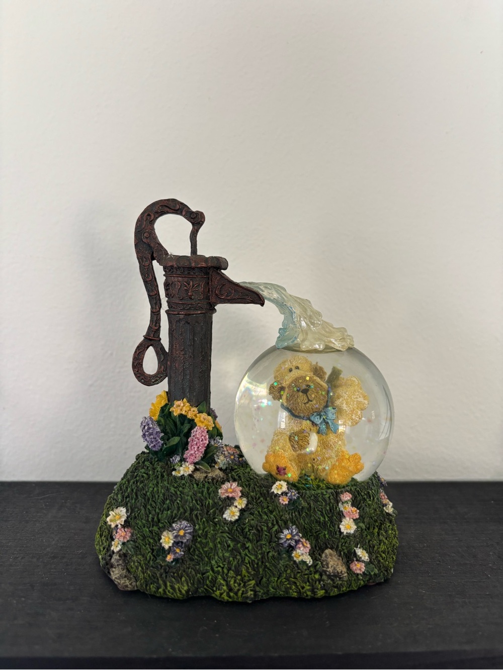 Boyds Bears Musical Snow Globe Tune in the Good Old Summer Time #270611